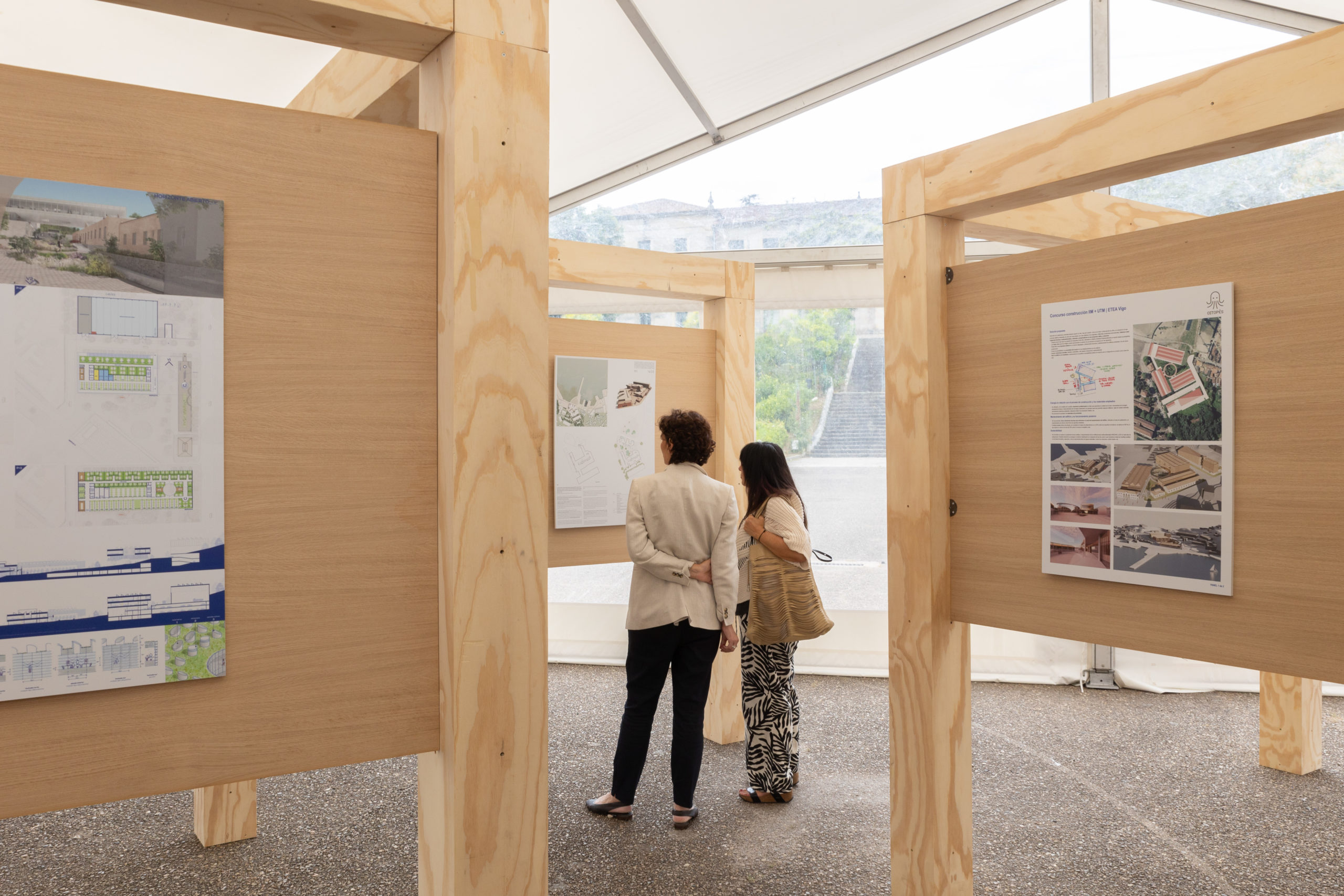 Visita a exposición do concurso de arquitectura do novo IIM do CSIC